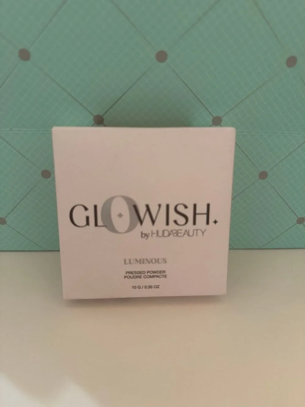 NEW IN BOX Glowish by Huda Beauty in EXTRA TAN